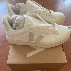 Veja womens Campo extra white/natural suede US4/UK35